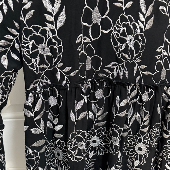 NWT Karen Kane Black/White Embroidered Blouse Babydoll 100% Rayon Size L - Picture 8 of 10